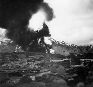 Burning_oil_tanks_at_Dutch_Harbor_1942