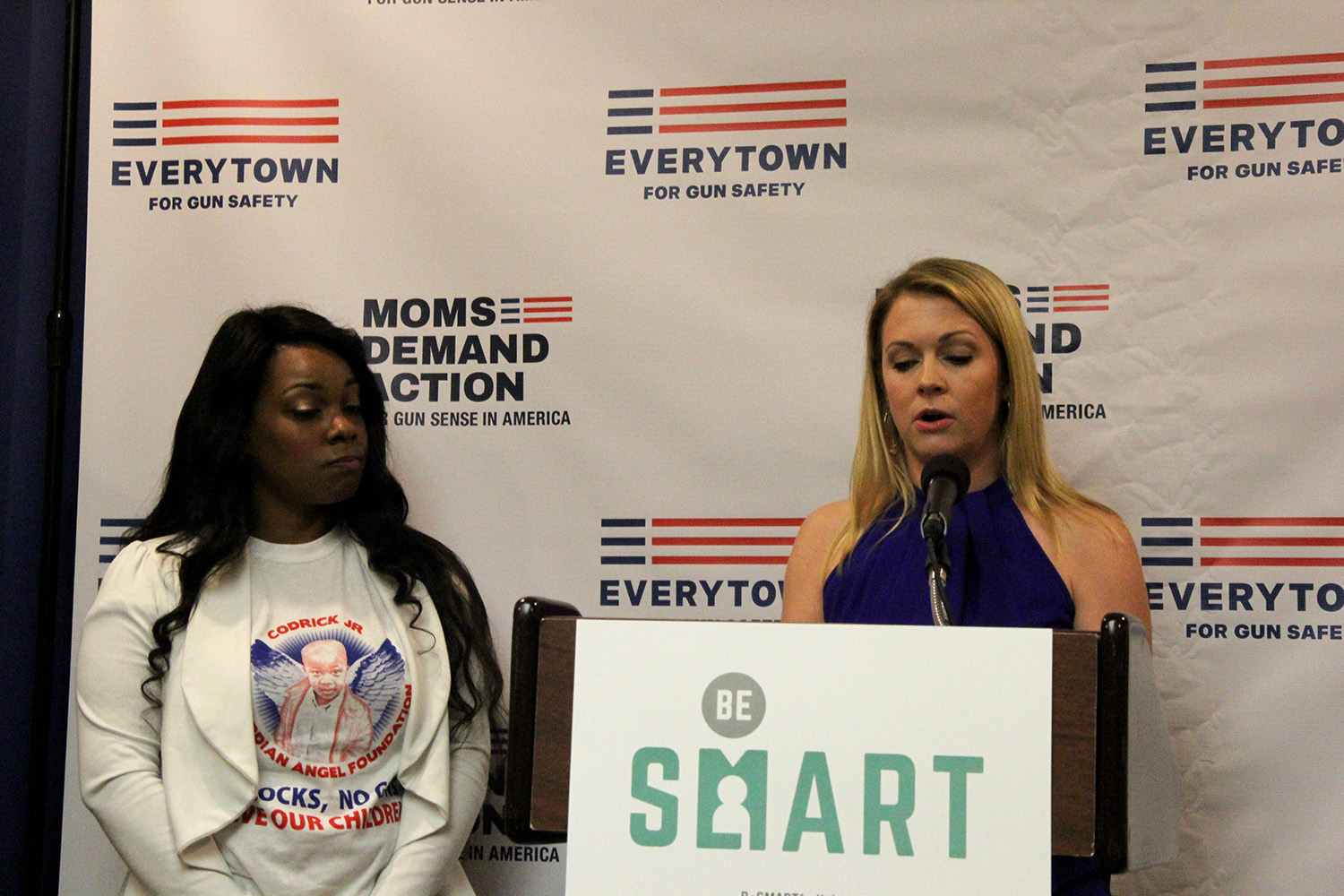 Melissa Joan Hart delivers a speech at the Moms Demand Action conference on May 4, 2015. Hart is featured in a video of the Be Smart campaign which the organization launched on May 4 to educate more adults on gun safety. (Yinmeng Liu/MEDILL NSJI)